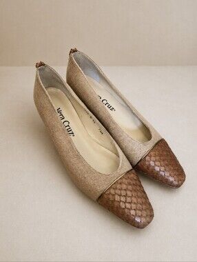 Vintage Vera Cruz Spain Womens 7.5M Beige Fabric Cap Toe Low Heel Pumps NOS